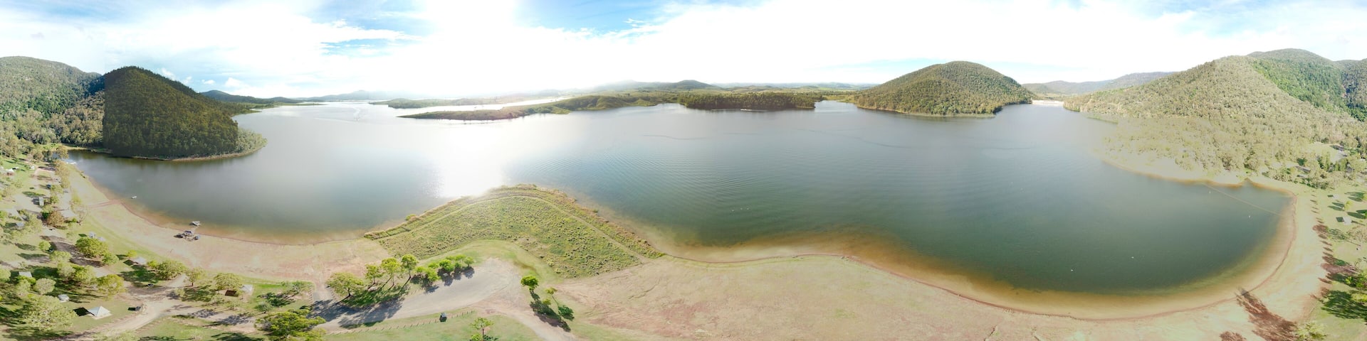 Panoramic view of Lake Somerset, Somerset dam and The Spit. The Somerset Dam is a mass concrete gravity dam with a gated spillway across the Stanley River in Australia. Impounded reservoir.