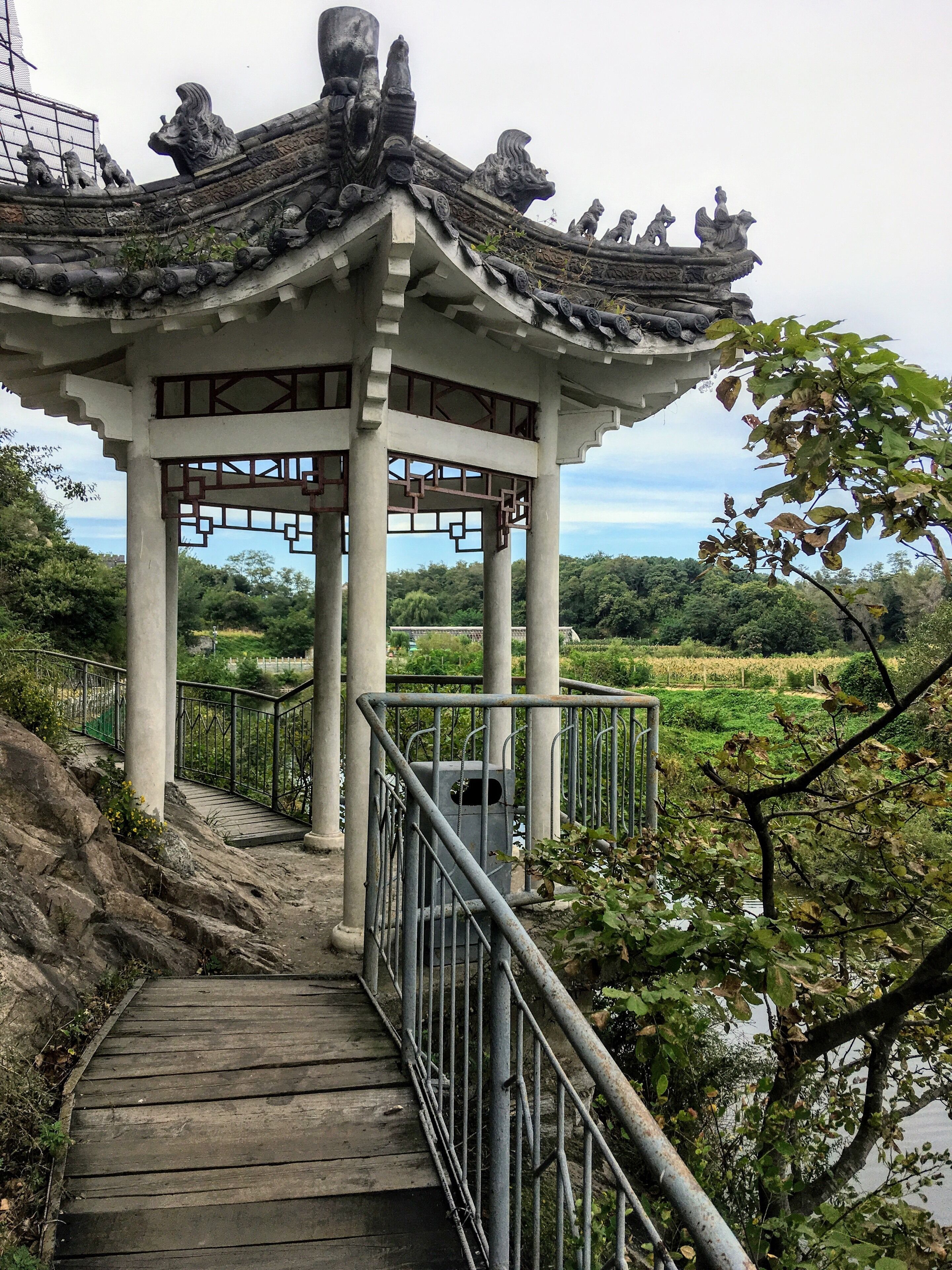 Along the plank road section of the Hushan Wall
