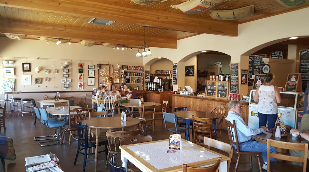 The coffee and atmosphere here is perfect. Great breakfast and sandwiches too!