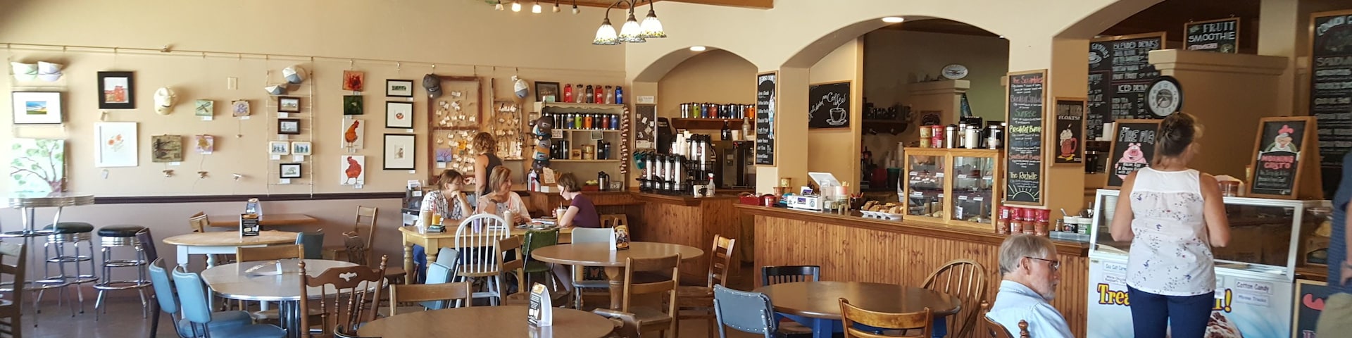 The coffee and atmosphere here is perfect. Great breakfast and sandwiches too!