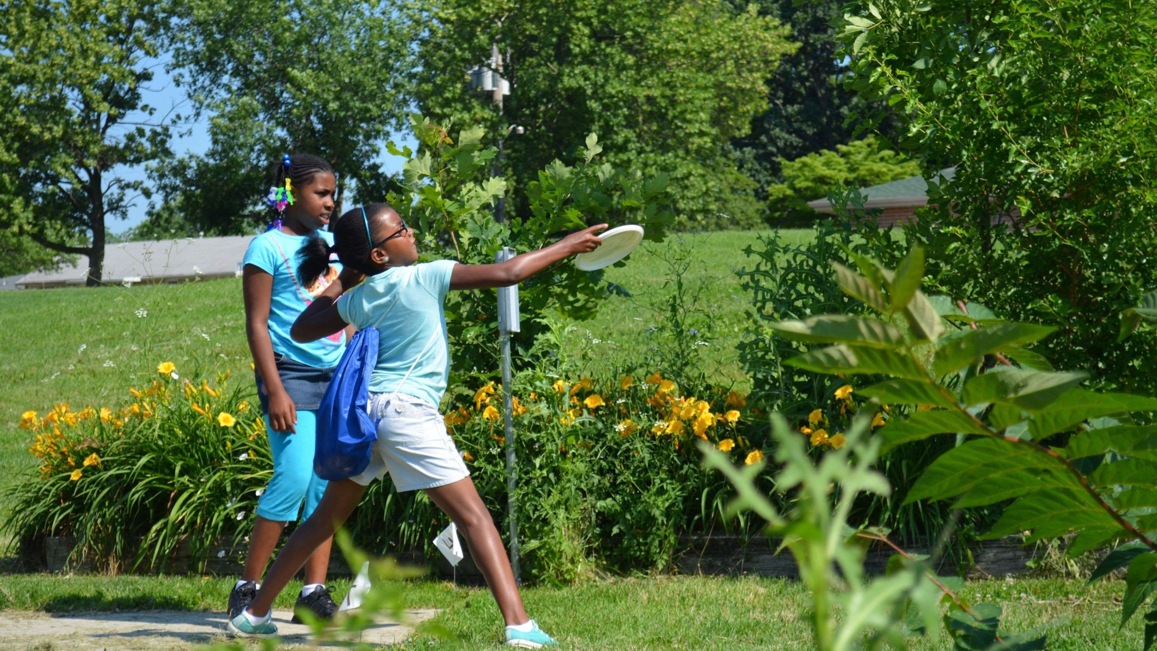 Decatur que incluye un parque y también niños