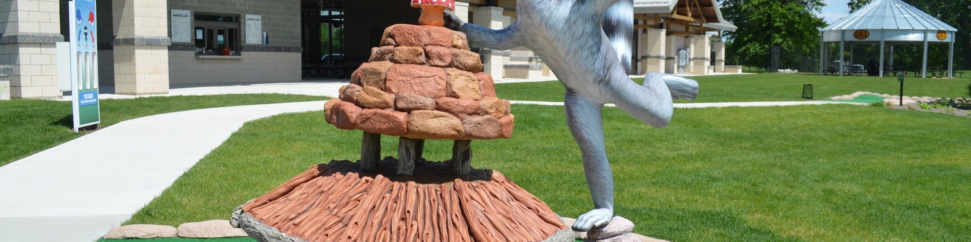 Decatur featuring a statue or sculpture