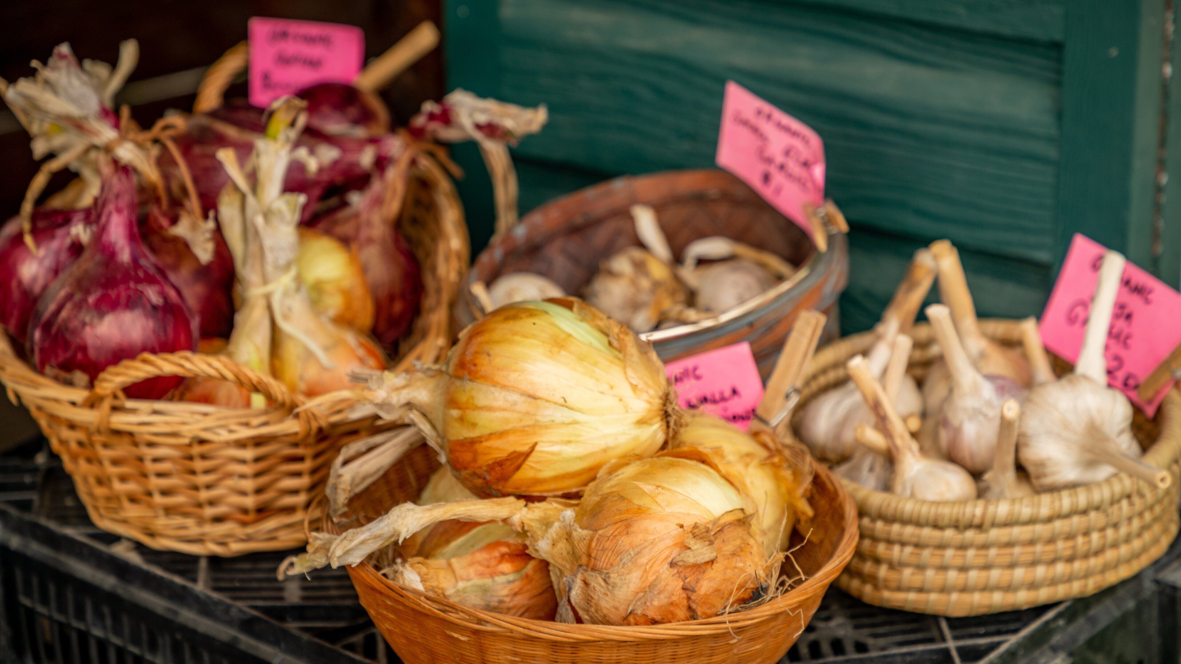 Sequim featuring markets and food