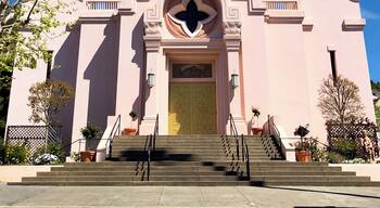 The original mission was built here in 1817. Its original function was as a âsubâ mission for the church in San Francisco to assist in treating sick parishioners. It gained full mission status in 1822. Abandoned in 1847 with all its buildings being sold off or destroyed. A new church was built on the grounds in 1861. This chapel dates to 1949 and is a reconstruction of the building from 1817.