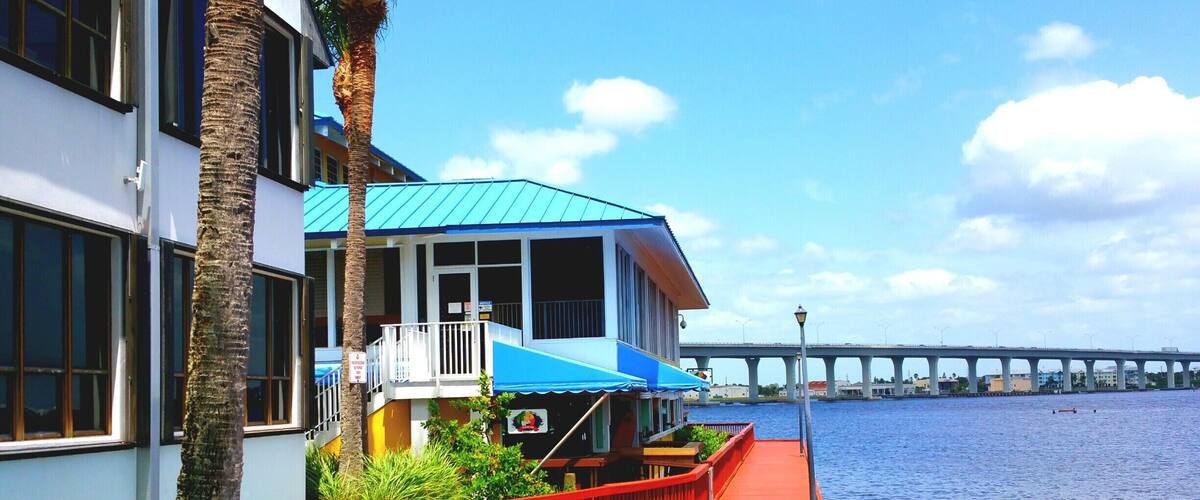 Along this beautiful boardwalk in Stuart Florida. You can see a spectacular view of the Roosevelt Bridge. There's also a great restaurants along the Riverwalk.