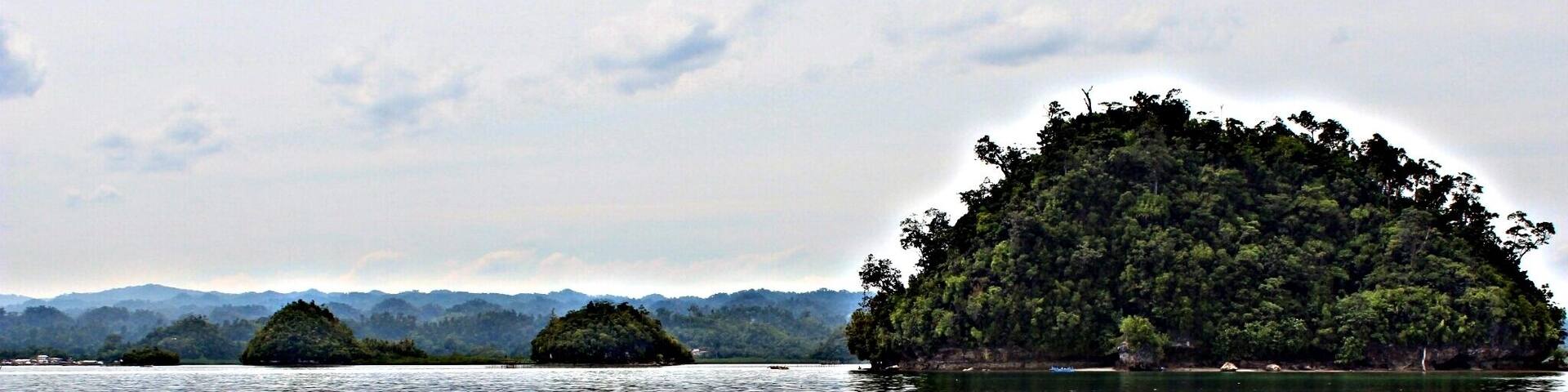 Been here last year. Still water, warm weather, welcoming people and a very nice view.