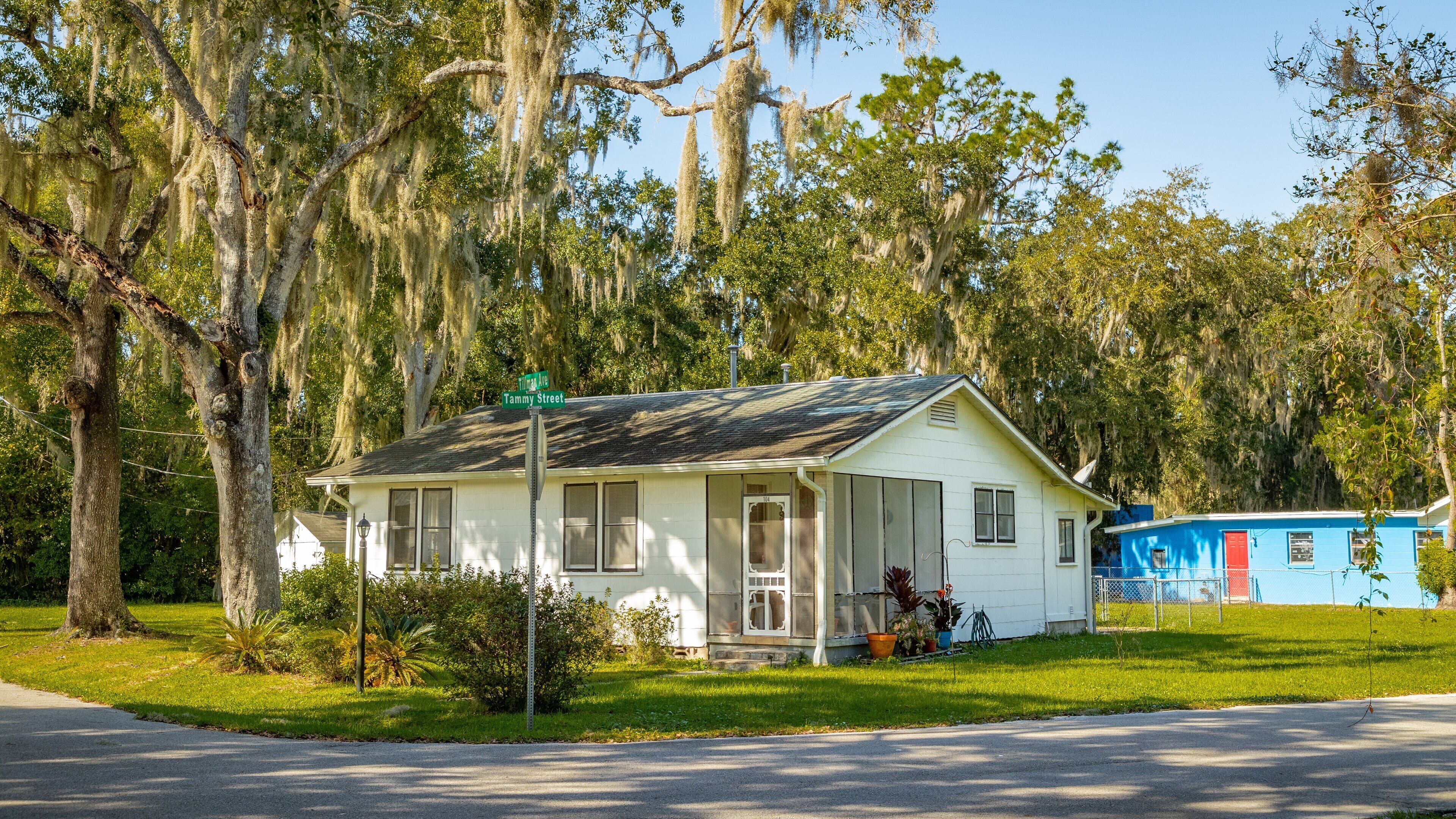 East Palatka showing a house