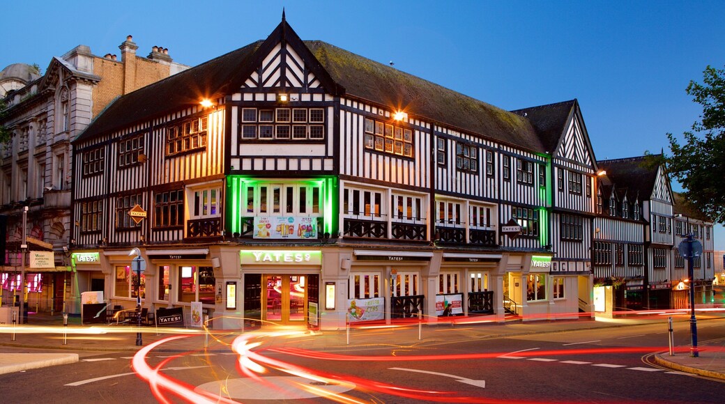 Swansea mostrando escenas cotidianas y escenas nocturnas