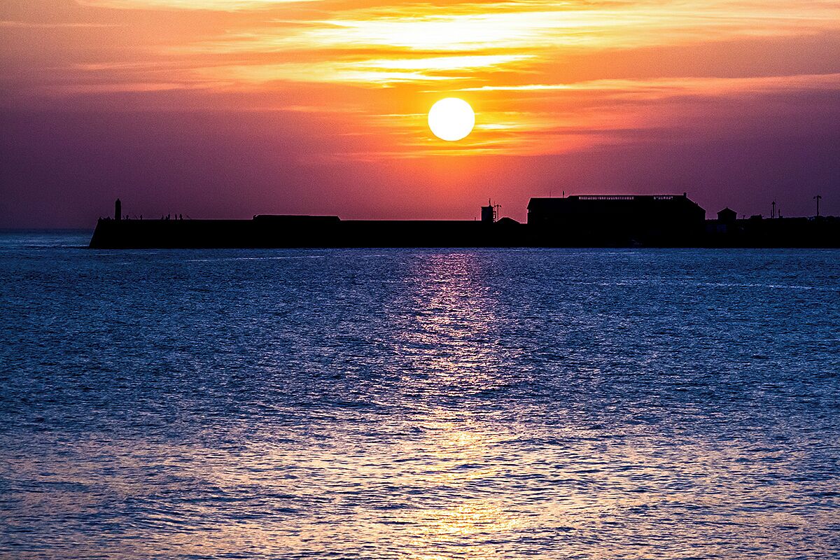 sunset in the English Channel in Swansea,wales
#goldenhour