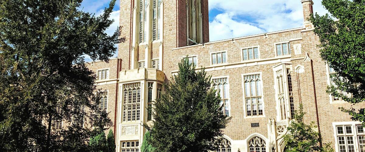 It's always interesting to walk around universities and see the different types of architecture. This is the University of Denver founded in 1864 and the oldest private university in the Rocky Mountain region
#trovember