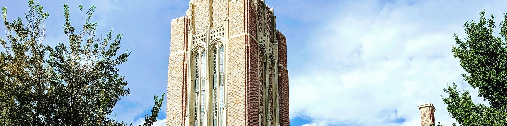 It's always interesting to walk around universities and see the different types of architecture. This is the University of Denver founded in 1864 and the oldest private university in the Rocky Mountain region
#trovember
