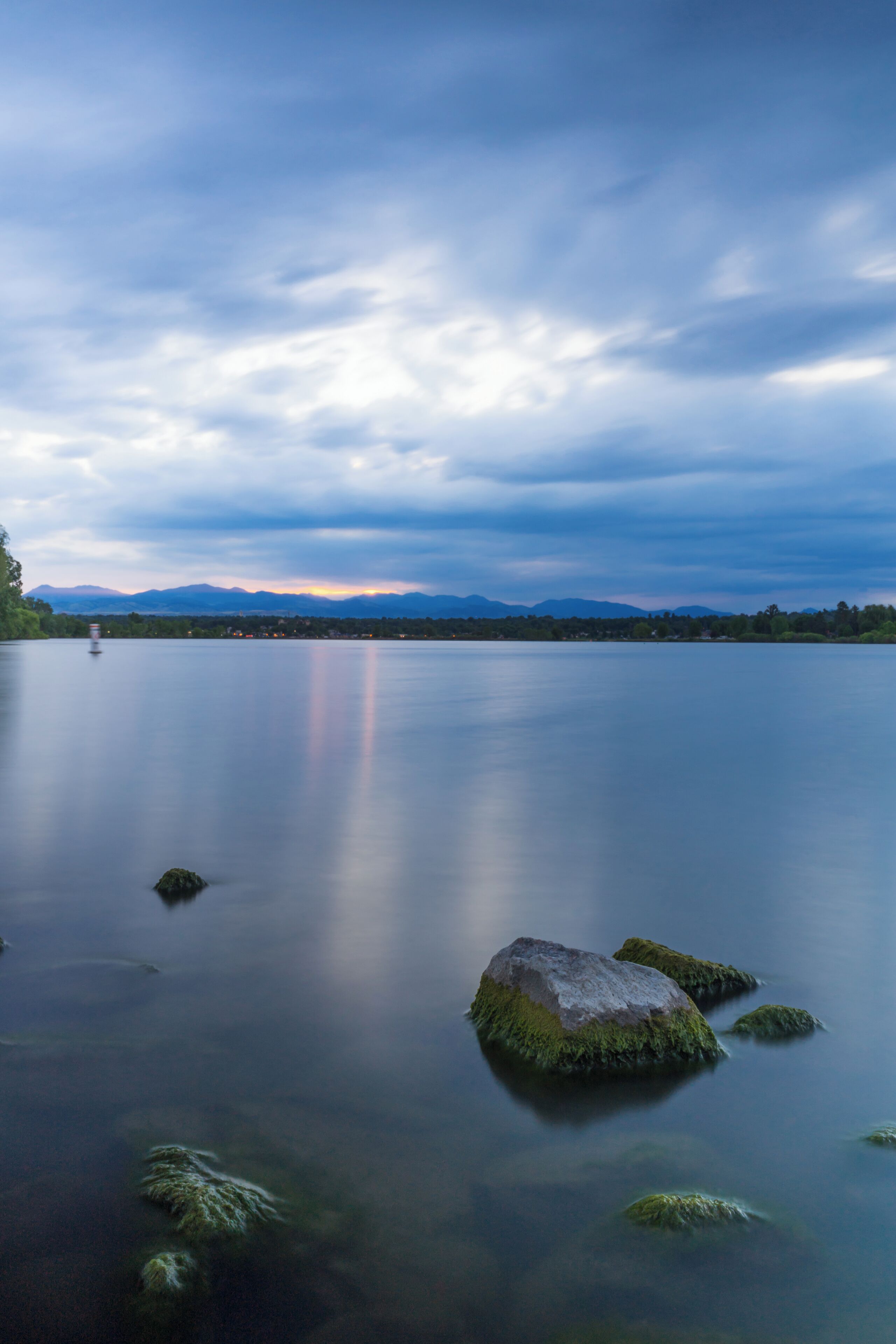Thought I was in for a full blown blue hour evening, but eventually that faint light behind the mountains did get a little bit brighter and I got another shot I was a little happier with. #BVSquad #BVSBlue 