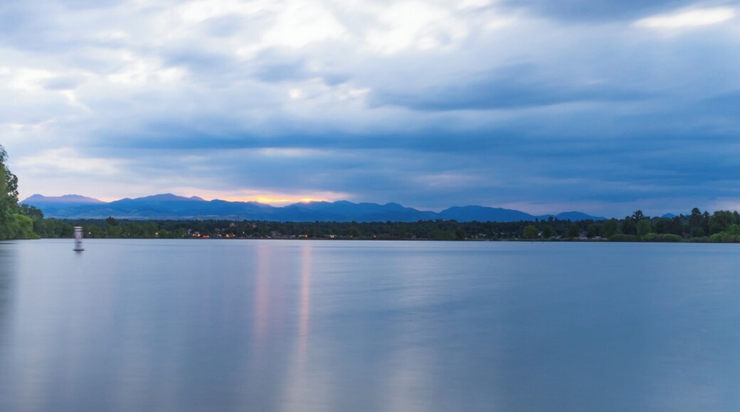 Thought I was in for a full blown blue hour evening, but eventually that faint light behind the mountains did get a little bit brighter and I got another shot I was a little happier with. #BVSquad #BVSBlue