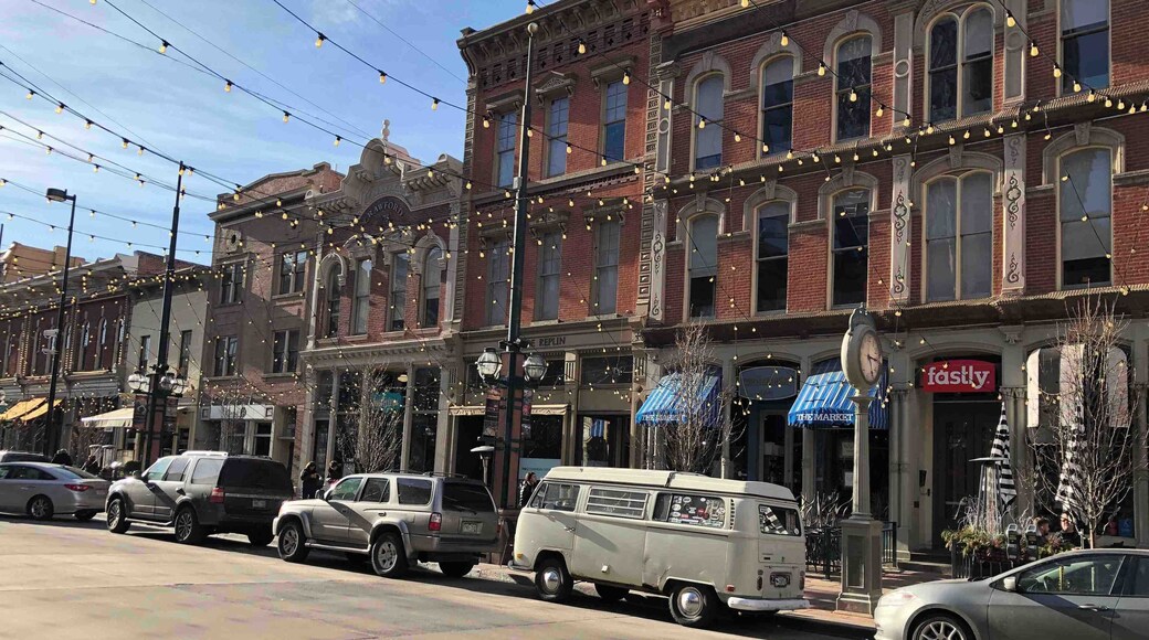 Cute neighborhood in Denver with good eats and shopping! At night lit up with string lights.