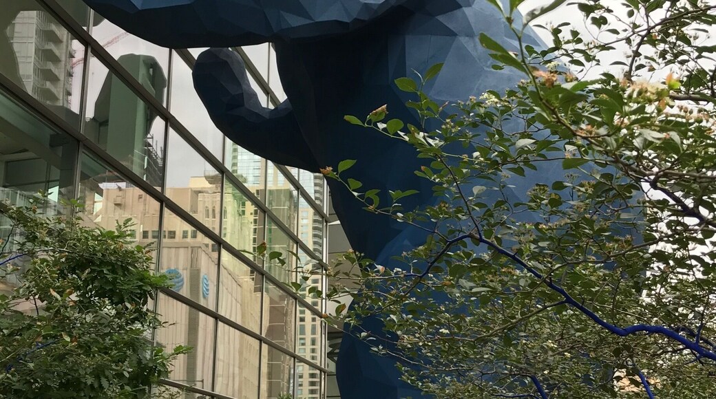 Big blue bear staring into the convention centre. A nice piece of art to brighten up the street.