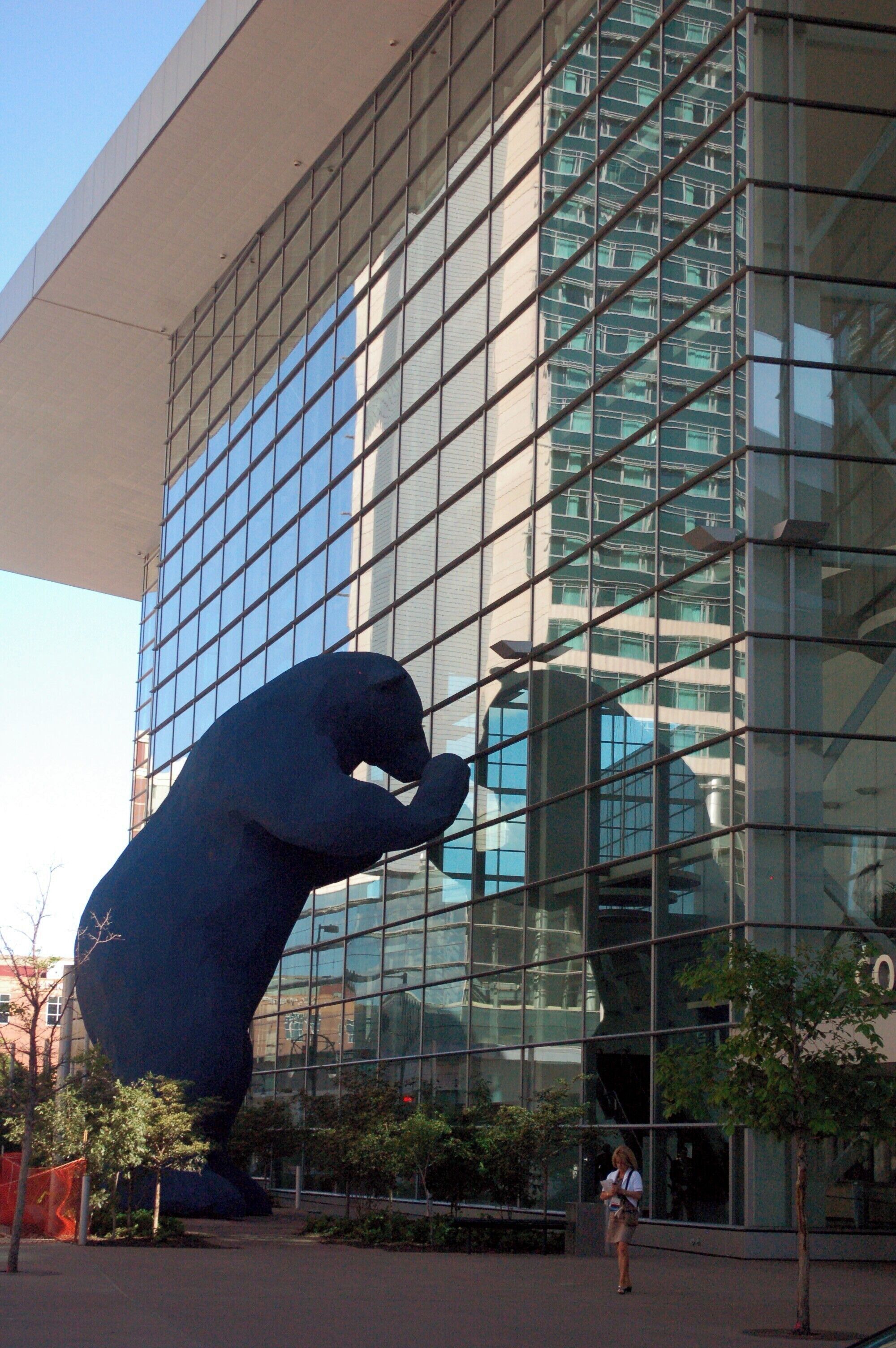 It must drive the people inside crazy but, as a tourist, I loved it.