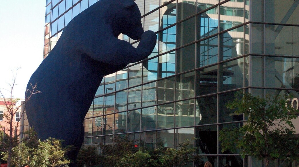 It must drive the people inside crazy but, as a tourist, I loved it.