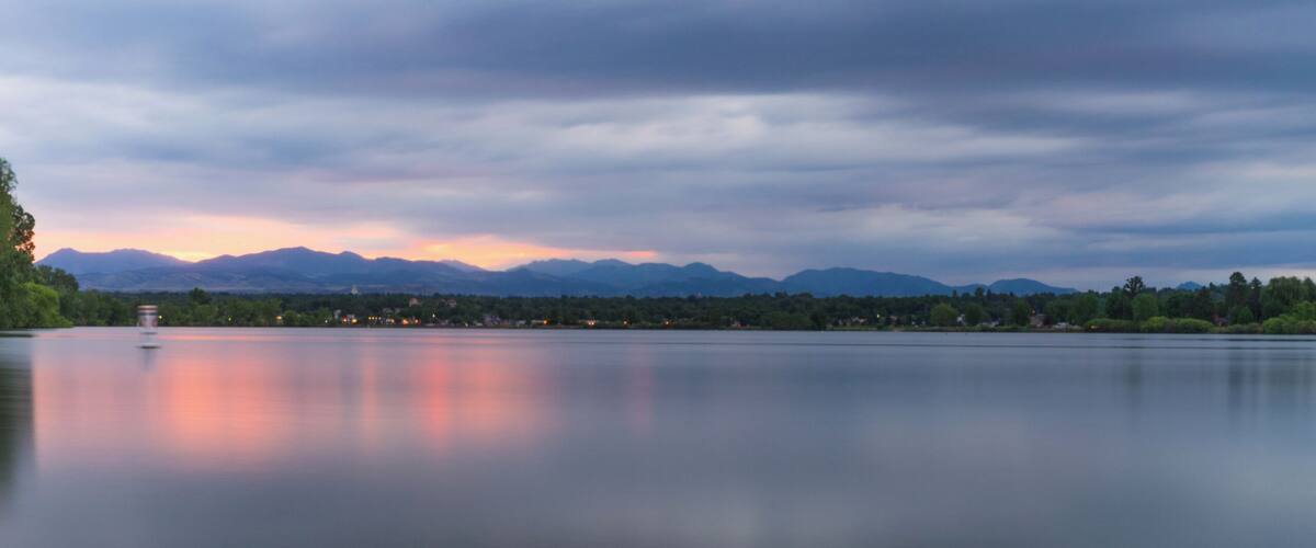 This lake is 3 blocks from the house I've lived in for almost a year now, but tonight was the first time I've taken my camera here. The sunsets had been exploding all week but not tonight of course. Overall pretty happy with it though. #BVSquad