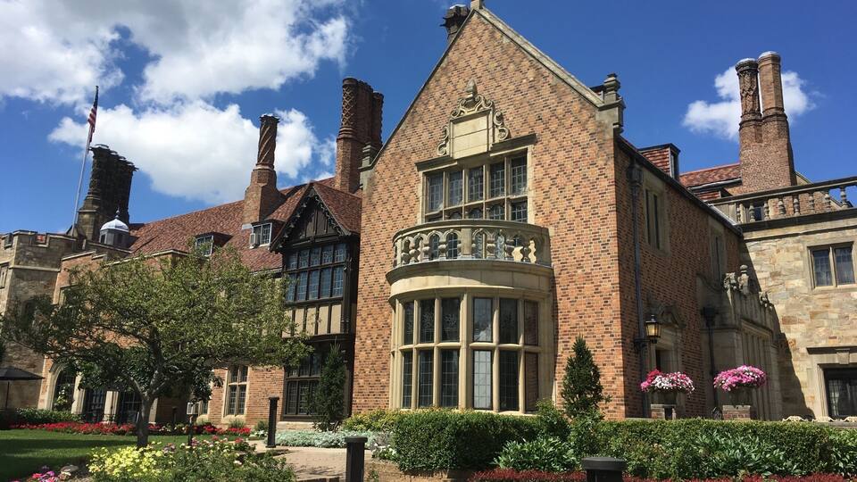 A great house, designed by Matilda Dodge herself (her bedroom is the only one with a balcony). Take a tour through some of the 100+ rooms and imagine what the openingsparty was like, when some 800 people showed up, but only 400 had been invited. - Great garden and views as well.
http://meadowbrookhall.org/