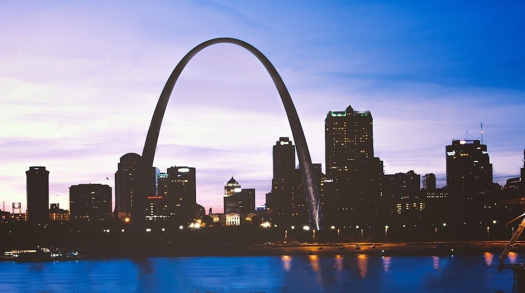 When visiting St Louis and looking to photograph a skyline this place is safe and open for public.
