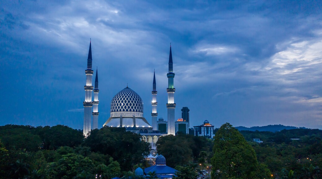 Aerial view of the beautiful Sultan Salahudin Abdul Aziz Mosque at dusk in Shah Alam, Selangor, Malaysia