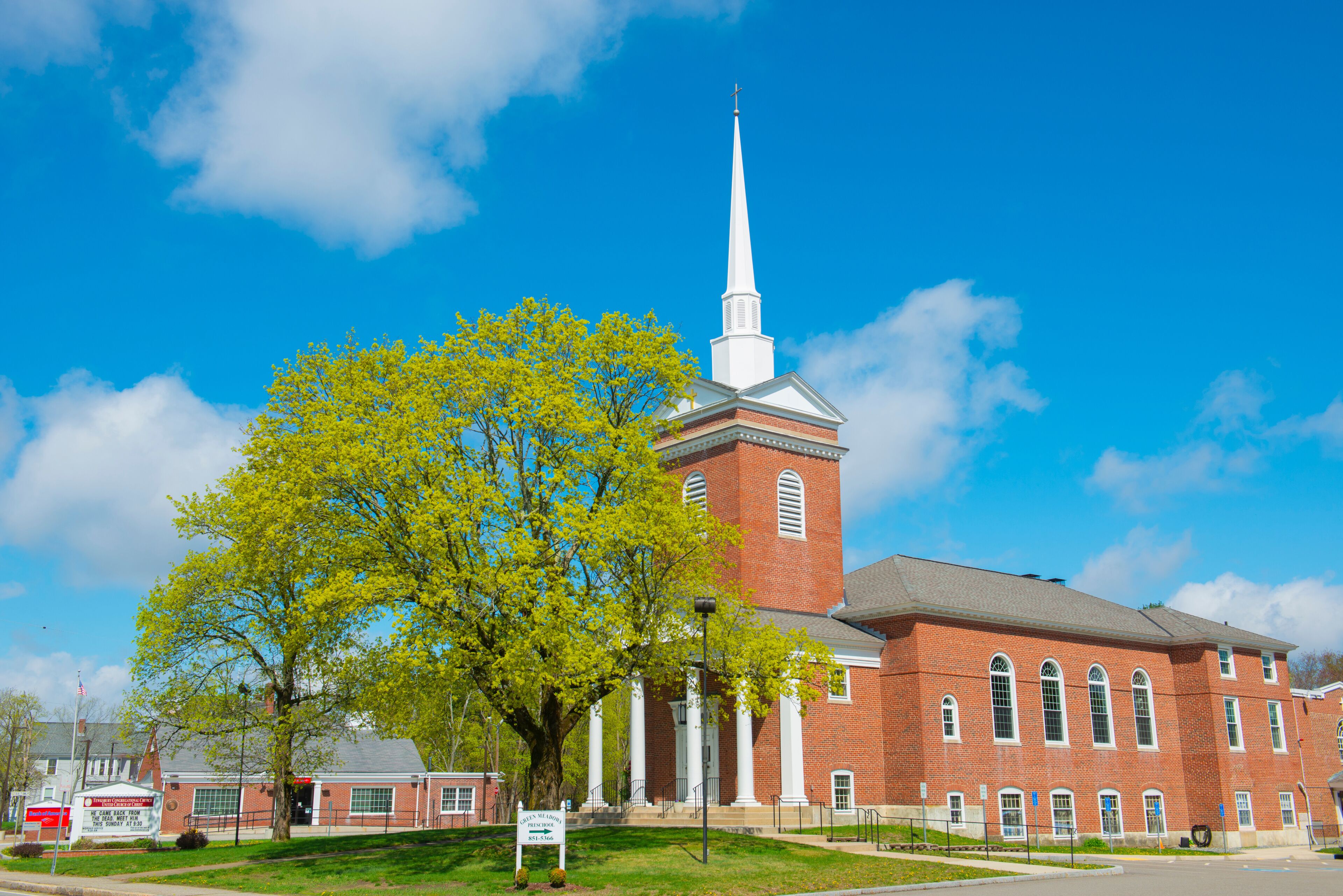 Tewksbury Congregational Church in spring at 10 East Street on Town Common in historic town center of Tewksbury, Middlesex County, Massachusetts MA, USA. 