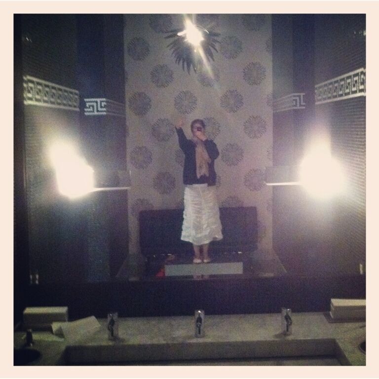 You know the bathrooms are going to be awesome the minute you walk in this classy joint. Decor is heaven, and the back patio is so swank to chill. And if you think all thats good... Try the food. Best of all? Totally made my cool spots to potty.