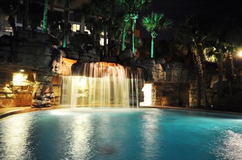 2 outdoor pools, sun loungers