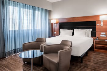 Minibar, in-room safe, soundproofing, free WiFi