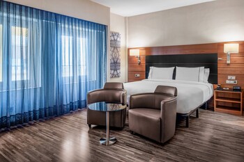 Minibar, in-room safe, soundproofing, free WiFi