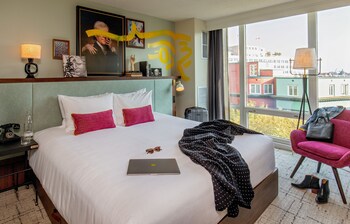 Laptop workspace, free WiFi, linens