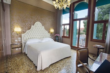 Egyptian cotton sheets, premium bedding, down duvet, pillow top beds