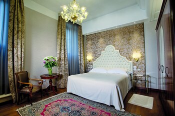 Egyptian cotton sheets, premium bedding, down duvet, pillow top beds