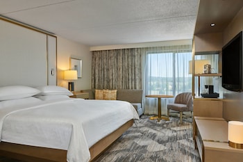 Premium bedding, in-room safe, desk, iron/ironing board