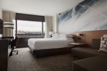 Premium bedding, down duvet, pillow top beds, desk