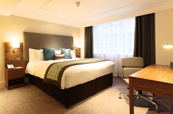 Premium bedding, free minibar, in-room safe, desk
