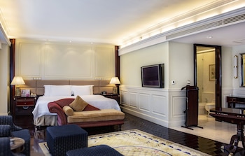 Premium bedding, down duvet, minibar, in-room safe