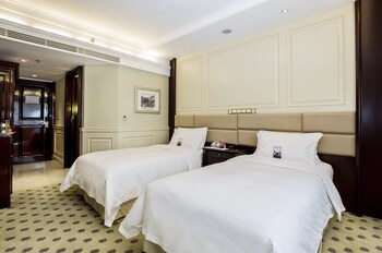 Premium bedding, down duvet, minibar, in-room safe