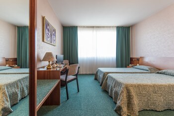 Minibar, una cassaforte in camera, una scrivania, tende oscuranti