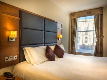 Iron/ironing board, free WiFi, linens