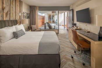 Hypo-allergenic bedding, down comforters, minibar, in-room safe