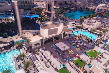2 outdoor pools, pool cabanas (surcharge), pool loungers