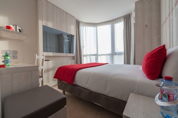 Premium bedding, in-room safe, desk, blackout curtains