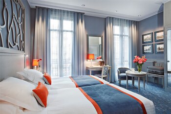 Ropa de cama de alta calidad, minibar, caja fuerte y cortinas opacas