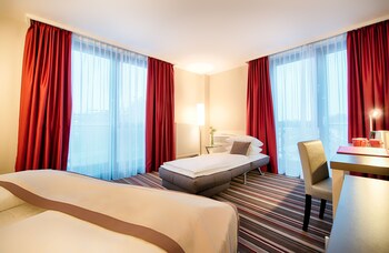 Allergikerbettwaren, Schreibtisch, schallisolierte Zimmer