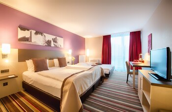 Allergikerbettwaren, Schreibtisch, schallisolierte Zimmer