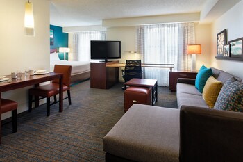 In-room safe, desk, iron/ironing board, free cribs/infant beds