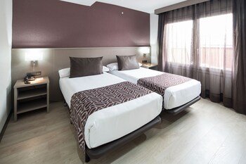 Minibar, in-room safe, iron/ironing board, free WiFi