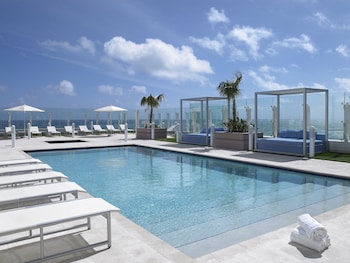 3 piscinas al aire libre, sombrillas, tumbonas