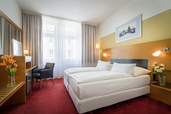 Allergikerbettwaren, Minibar, Zimmersafe, individuell dekoriert